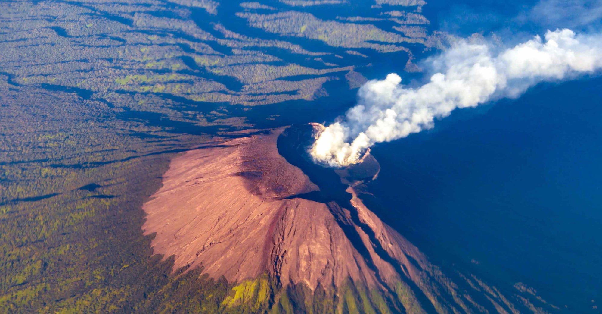 Mount Kilauea erupting